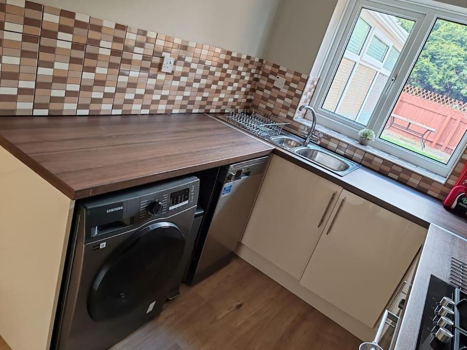 Modern Living In Hull Vila Kingston upon Hull Exterior foto